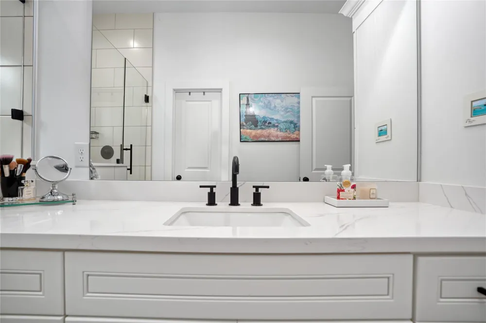 303 Blueberry Street #B Houston, TX 77018