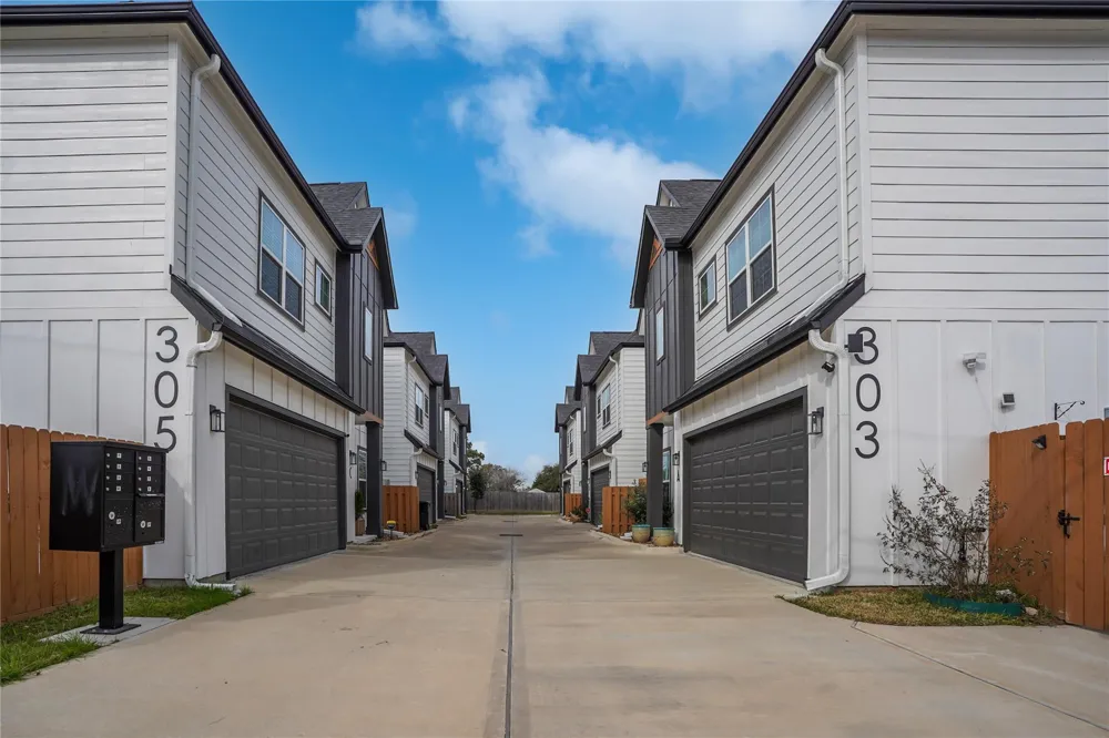 303 Blueberry Street #B Houston, TX 77018