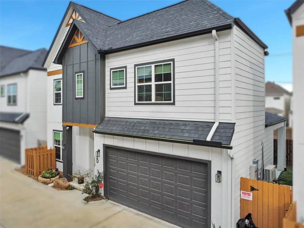 303 Blueberry Street #B Houston, TX 77018