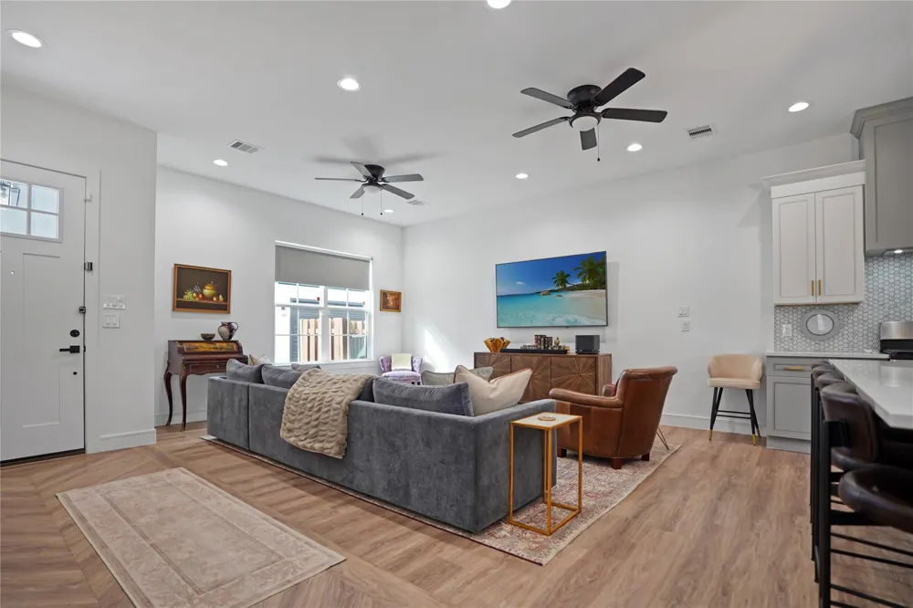 303 Blueberry Street #B Houston, TX 77018