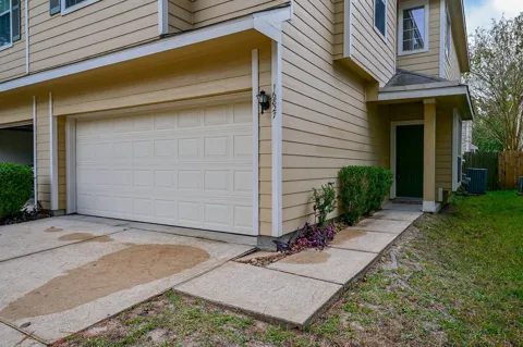 16827 Bellmoor Lane