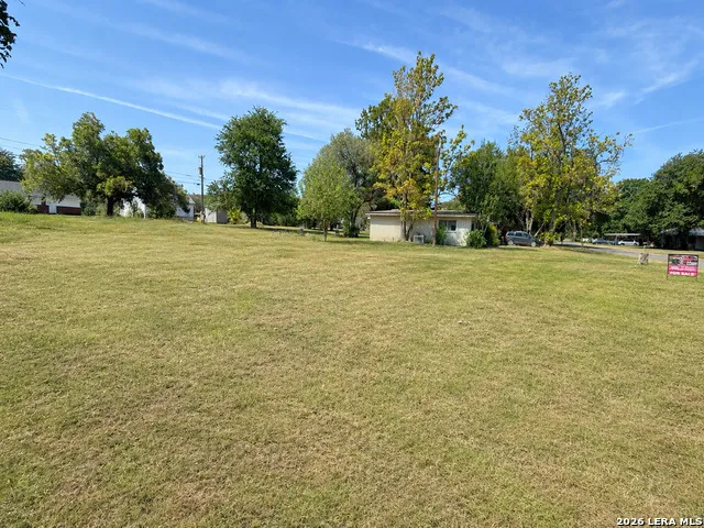 105 Navasota Seguin, TX 78155