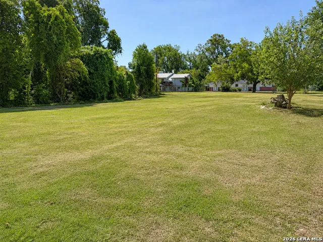 105 Navasota Seguin, TX 78155