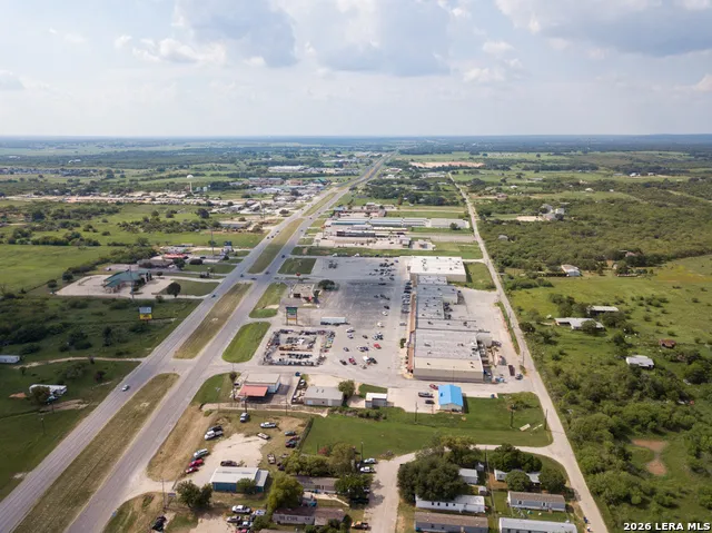 1804 Sutherland Springs Floresville, TX 78114