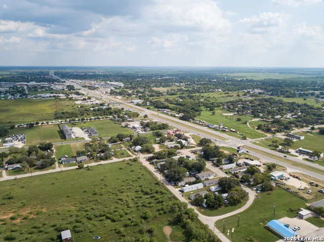 1804 Sutherland Springs Floresville, TX 78114