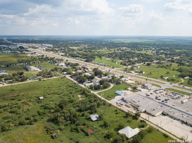 1804 Sutherland Springs Floresville, TX 78114