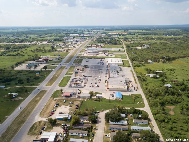 1804 Sutherland Springs Floresville, TX 78114