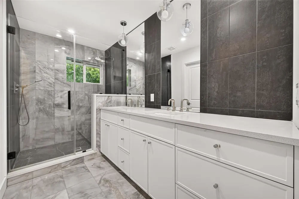 10819 Oasis Drive Houston, TX 77096