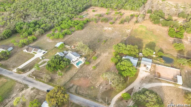 413 W Malone Devine, TX 78016