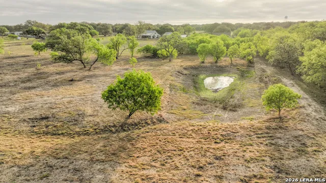 413 W Malone Devine, TX 78016