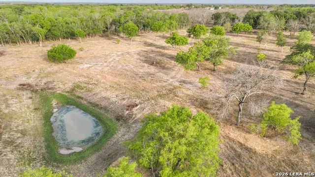 413 W Malone Devine, TX 78016