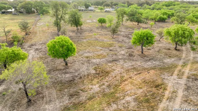 413 W Malone Devine, TX 78016