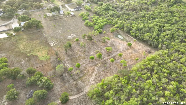 413 W Malone Devine, TX 78016