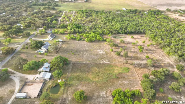 413 W Malone Devine, TX 78016
