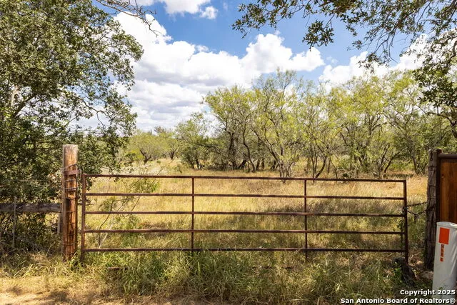 211 HALM RD Seguin, TX 78155