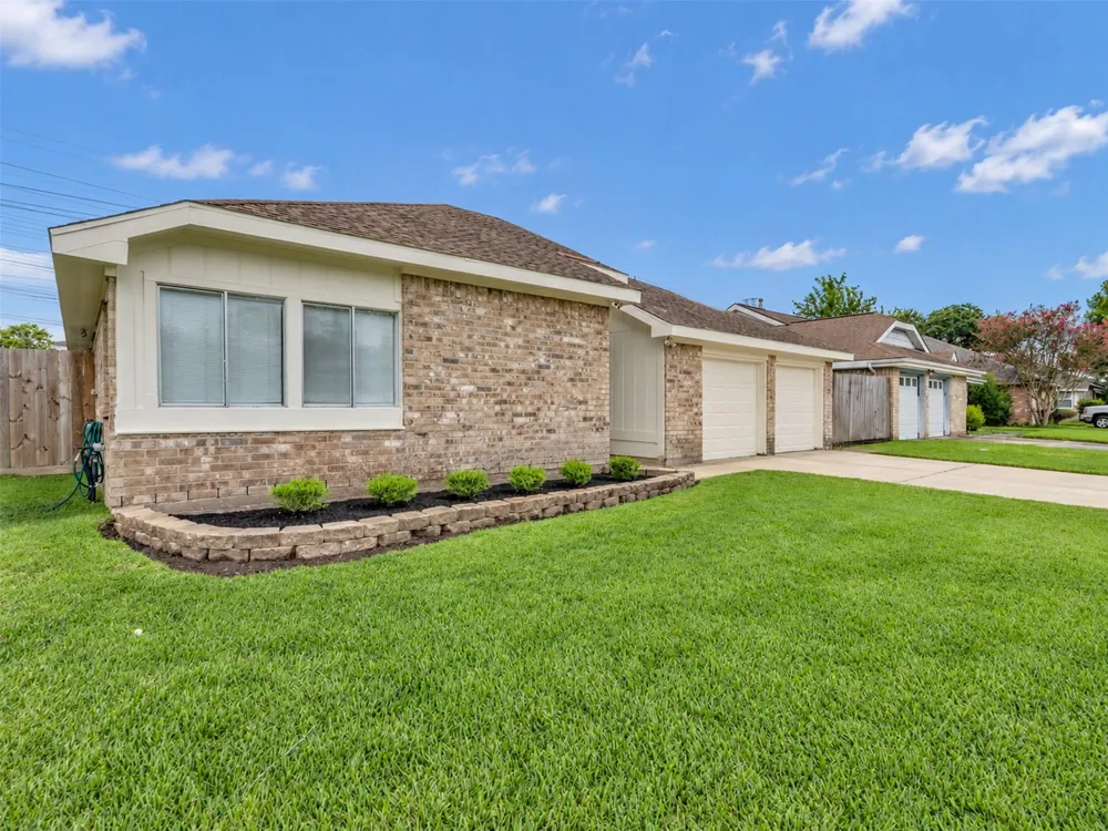 15814 Roxton Ridge Drive Houston, TX 77598