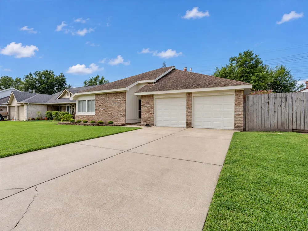 15814 Roxton Ridge Drive Houston, TX 77598