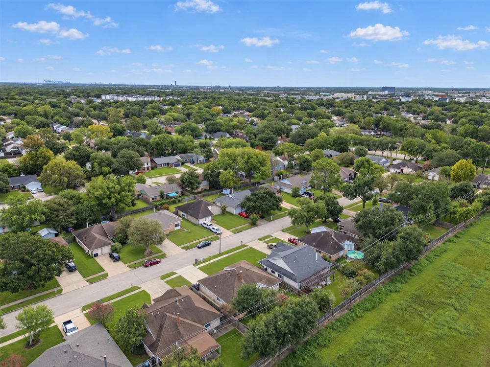 15814 Roxton Ridge Drive Houston, TX 77598