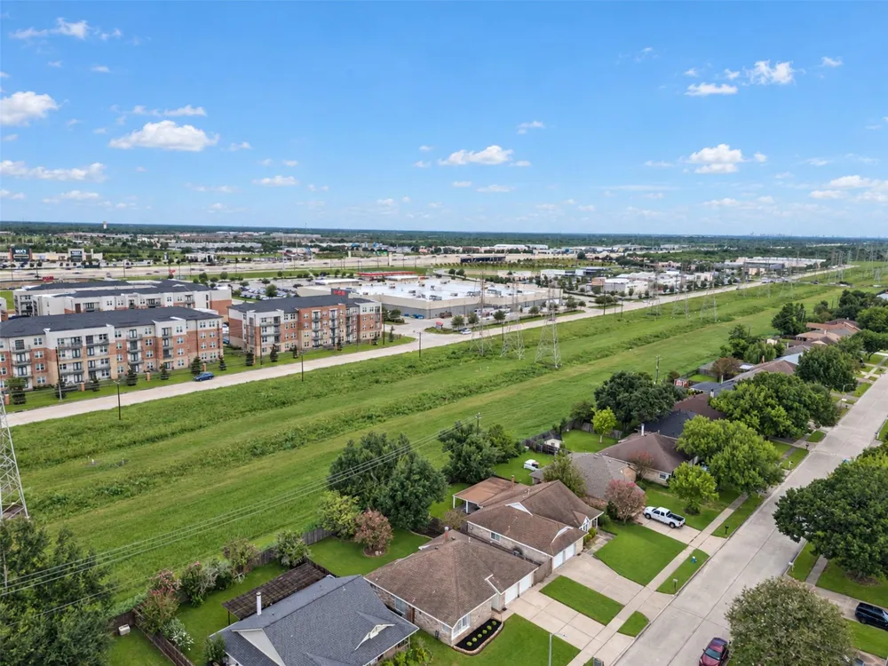 15814 Roxton Ridge Drive Houston, TX 77598