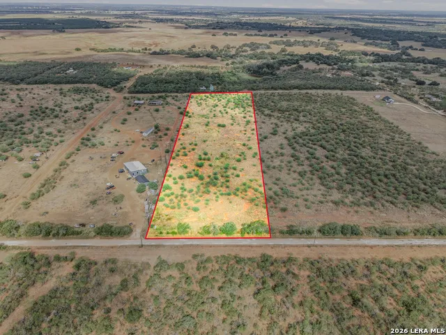 877 County Road 106 Floresville, TX 78114