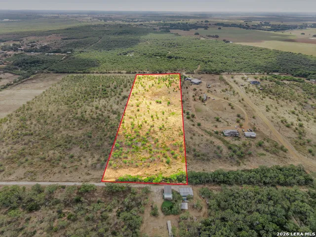 877 County Road 106 Floresville, TX 78114