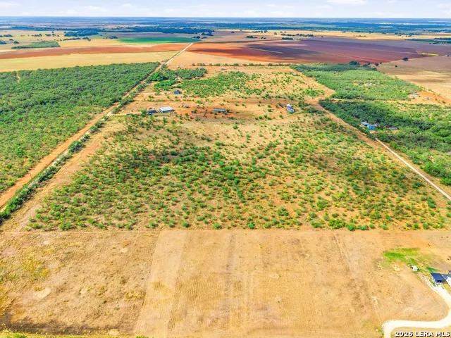 877 County Road 106 Floresville, TX 78114