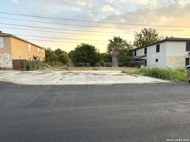 6711 BROTHERS LN San Antonio, TX 78239