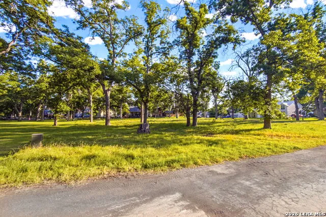 111 Arroyo Seguin, TX 78155