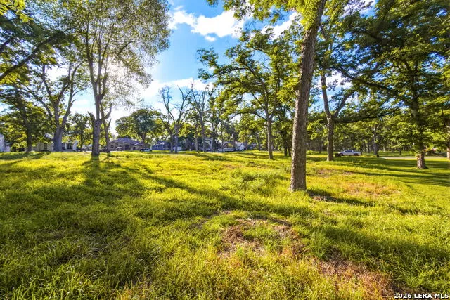 111 Arroyo Seguin, TX 78155