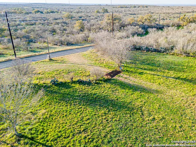 2693 county road 467 Devine, TX 78016