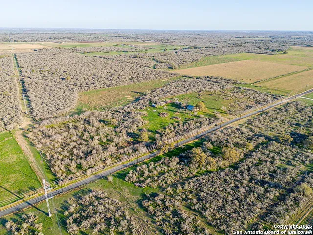 2693 county road 467 Devine, TX 78016