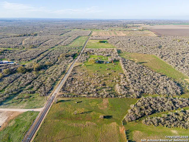 2693 county road 467 Devine, TX 78016