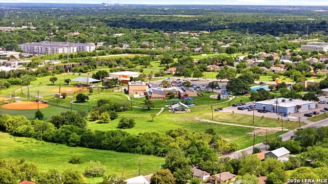 2143 E Crockett St San Antonio, TX 78202