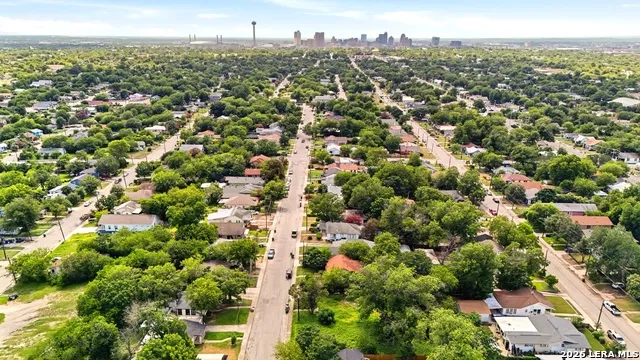 2143 E Crockett St San Antonio, TX 78202