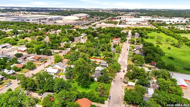 2143 E Crockett St San Antonio, TX 78202