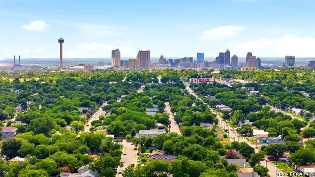 2143 E Crockett St San Antonio, TX 78202