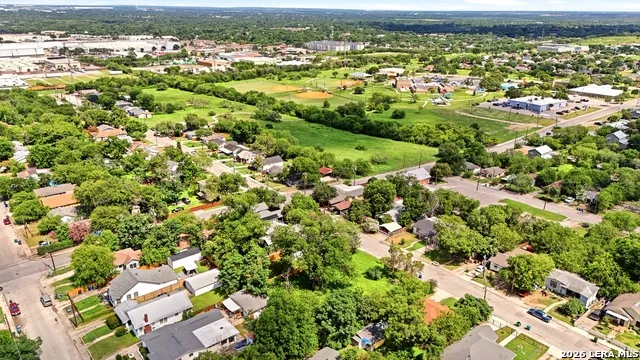 2143 E Crockett St San Antonio, TX 78202