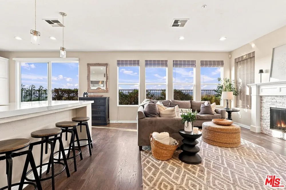 6829 Altamor Drive Los Angeles, CA 90045