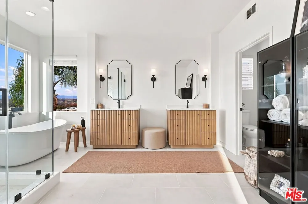 6829 Altamor Drive Los Angeles, CA 90045