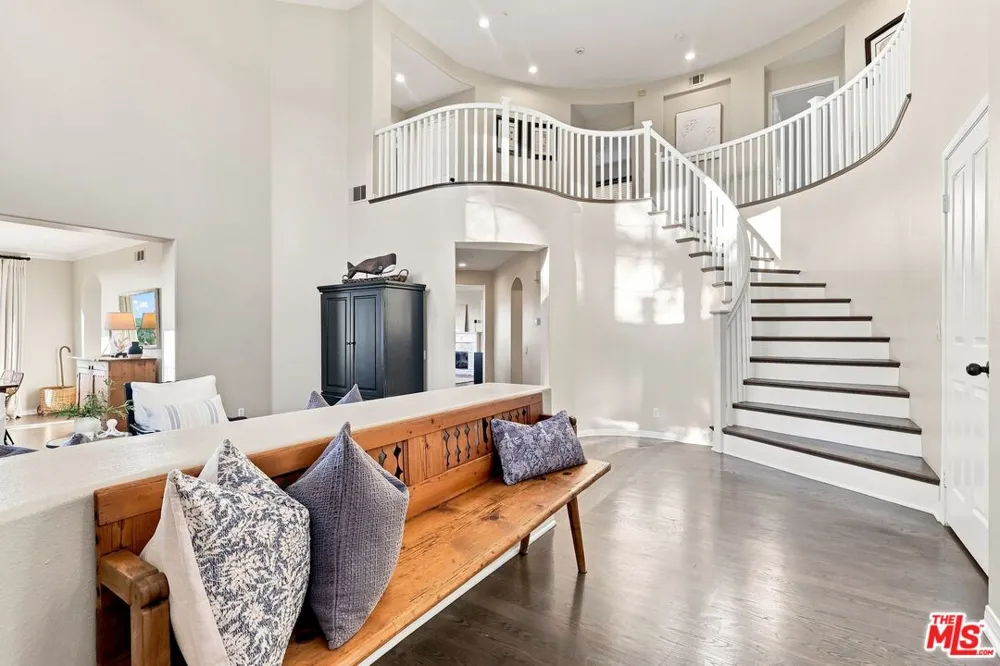 6829 Altamor Drive Los Angeles, CA 90045
