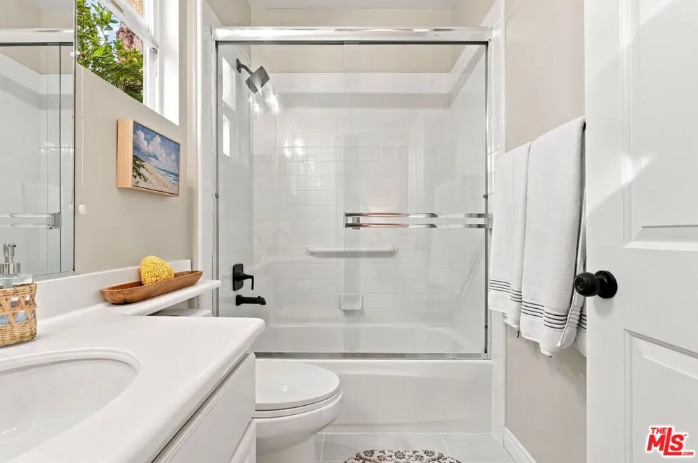 6829 Altamor Drive Los Angeles, CA 90045