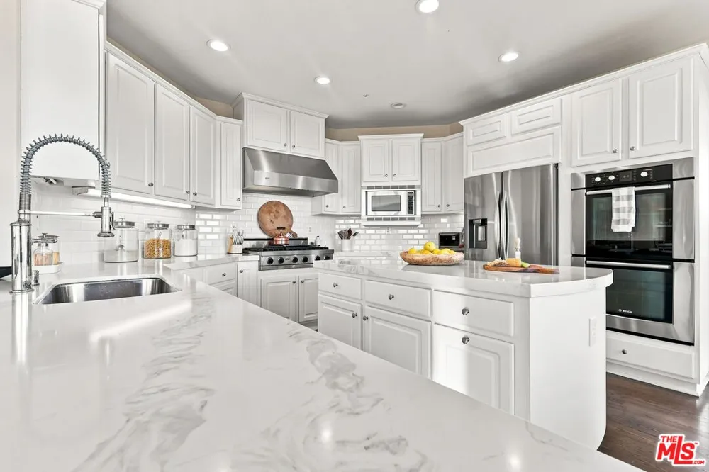 6829 Altamor Drive Los Angeles, CA 90045