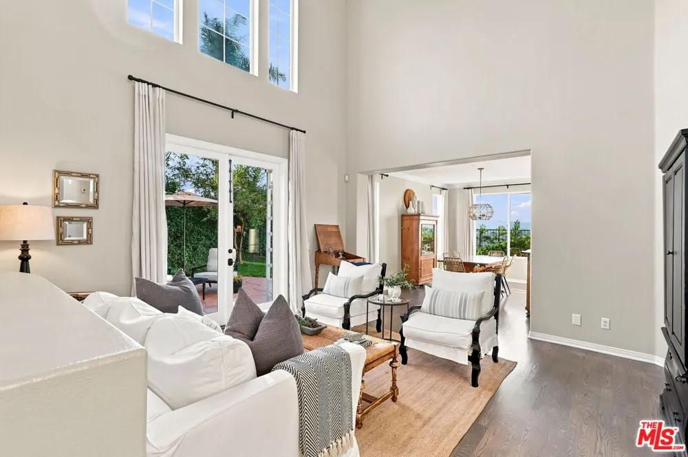 6829 Altamor Drive Los Angeles, CA 90045