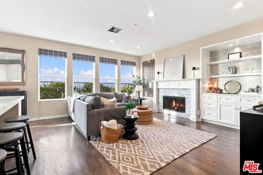 6829 Altamor Drive Los Angeles, CA 90045