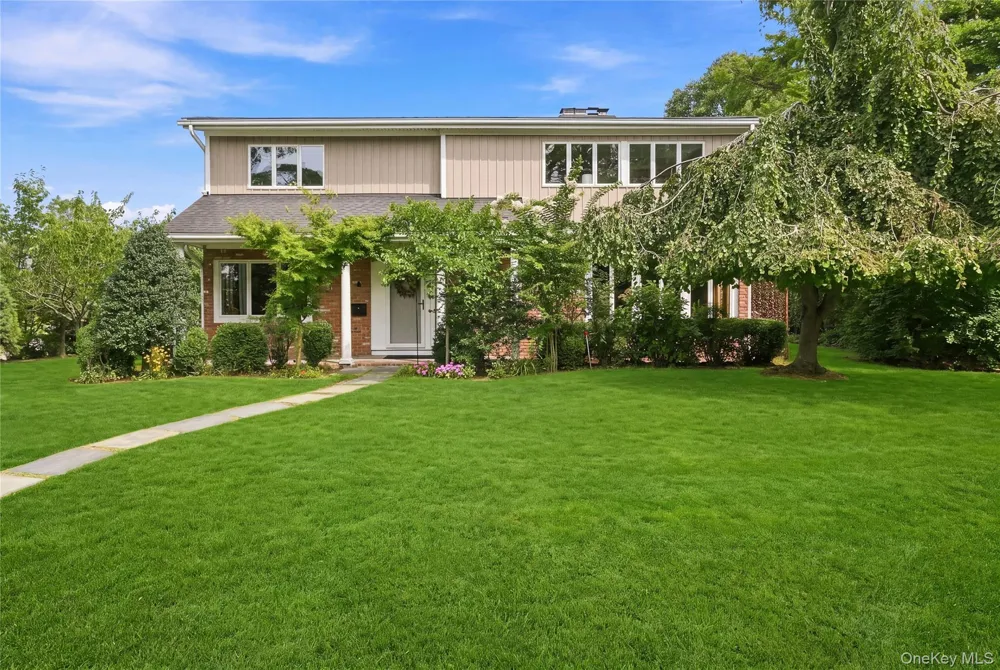 4 Saltmeadow Lane Bayport, NY 11705