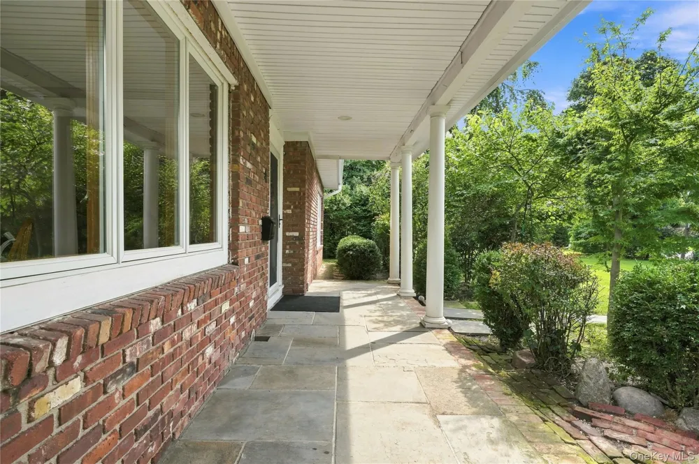 4 Saltmeadow Lane Bayport, NY 11705
