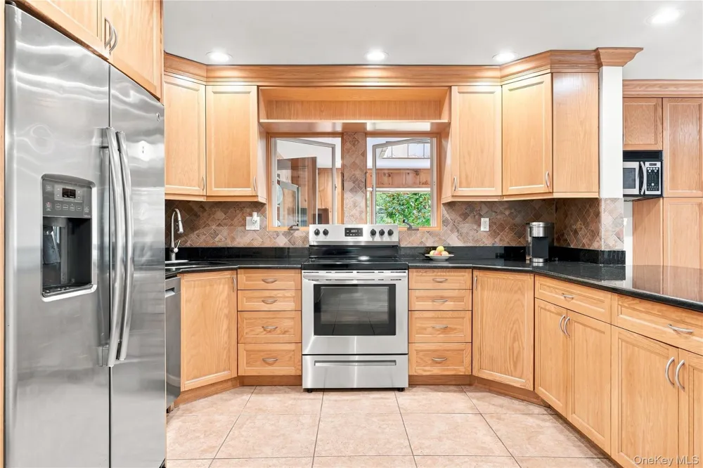4 Saltmeadow Lane Bayport, NY 11705