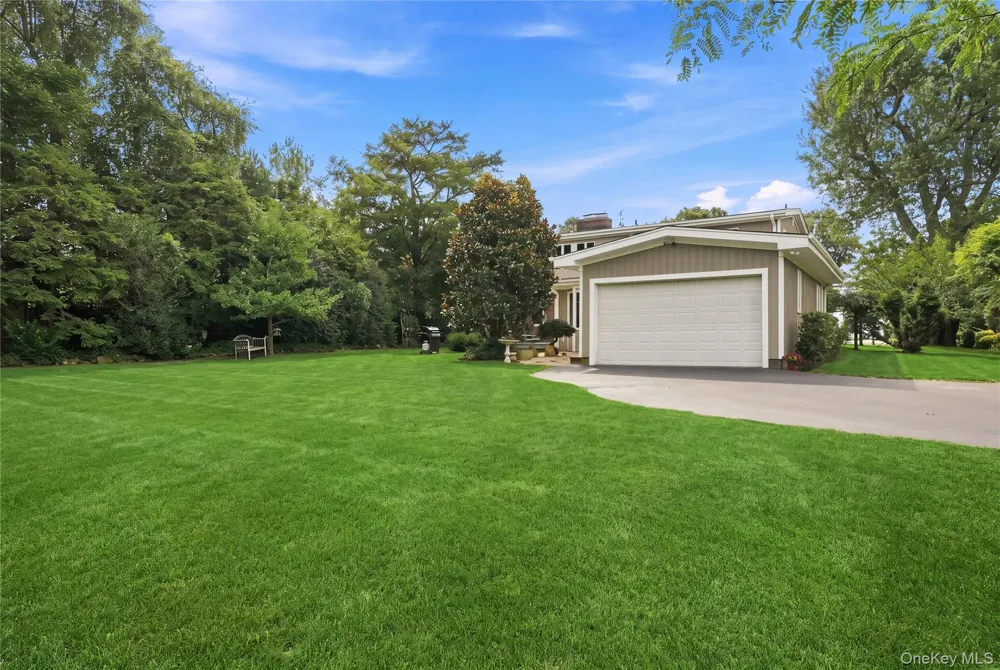 4 Saltmeadow Lane Bayport, NY 11705