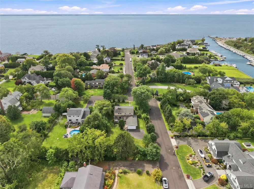 4 Saltmeadow Lane Bayport, NY 11705