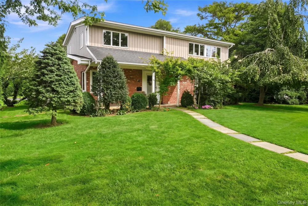 4 Saltmeadow Lane Bayport, NY 11705